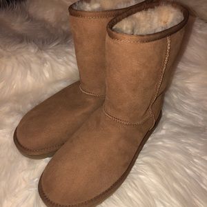 UGG Australia Classic Chestnut Short